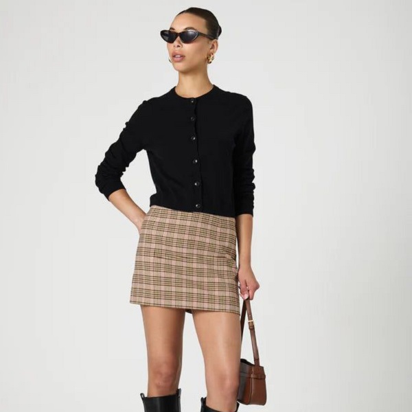 Learn how to wear a mini skirt 