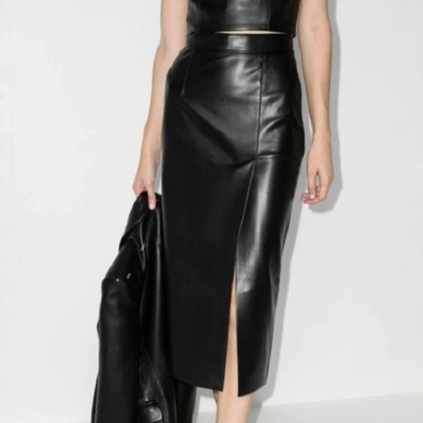 Explore when to wear a leather skirt