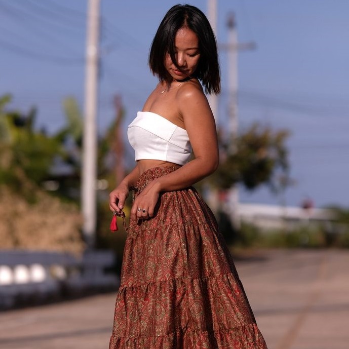 Discover stylish ways to wear a maxi skirt