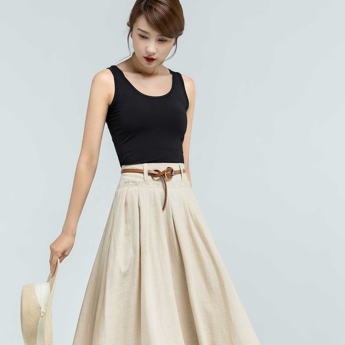 Discover stylish ways to wear a maxi skirt