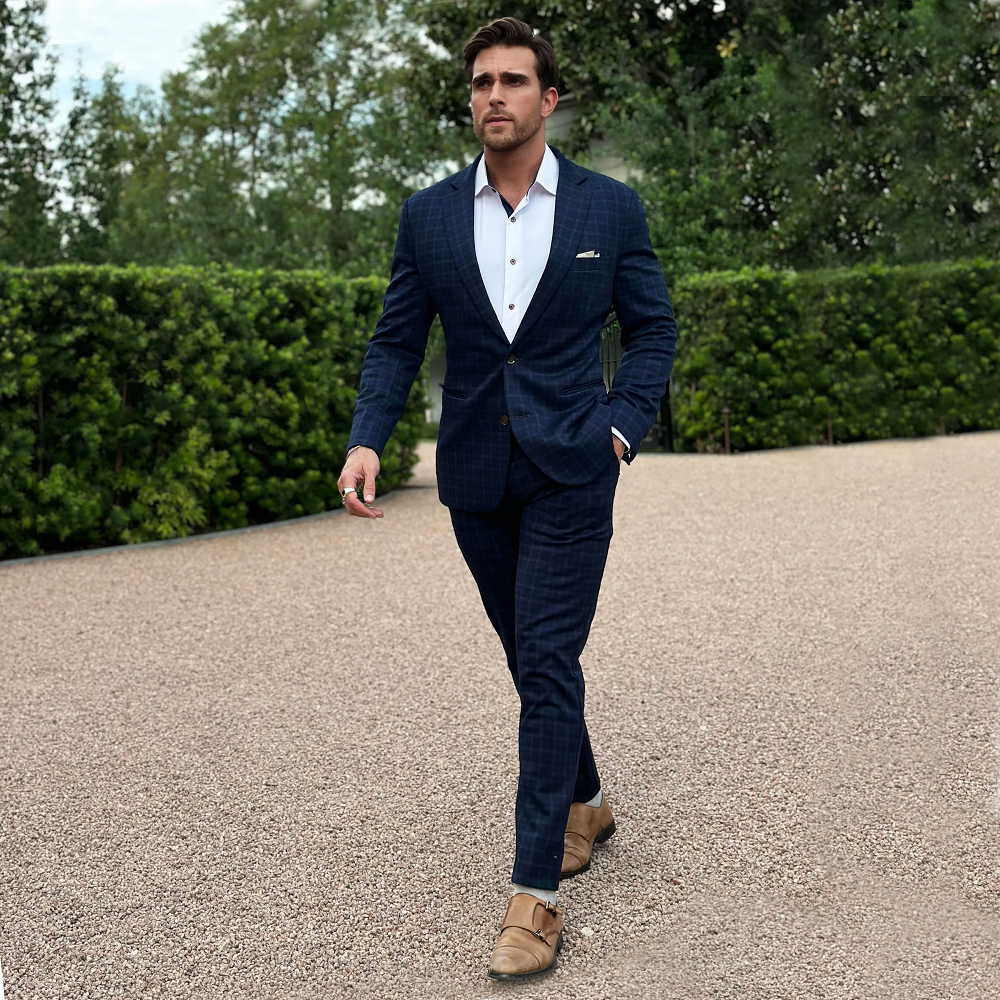 Choosing the Perfect Navy Blue Suit: Fit, Fabric, and Features