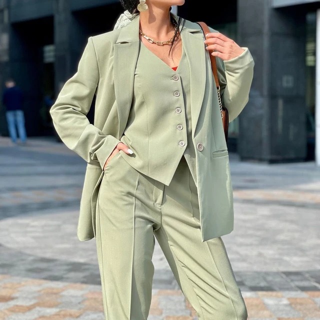 The Ultimate Guide to Styling a Green Suit All Year Long