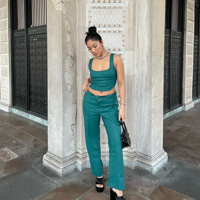 Top Y2K Outfits Girl Trends You Can’t Miss in 2025